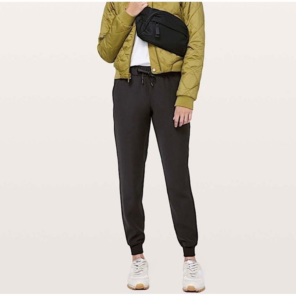 Lululemon On The Fly Jogger Black Athleisure Travel Errands Size 6